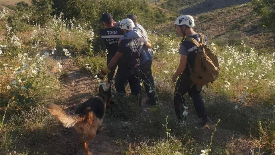 Спасатели пришли на помощь пожилому туристу в Туркестанской области