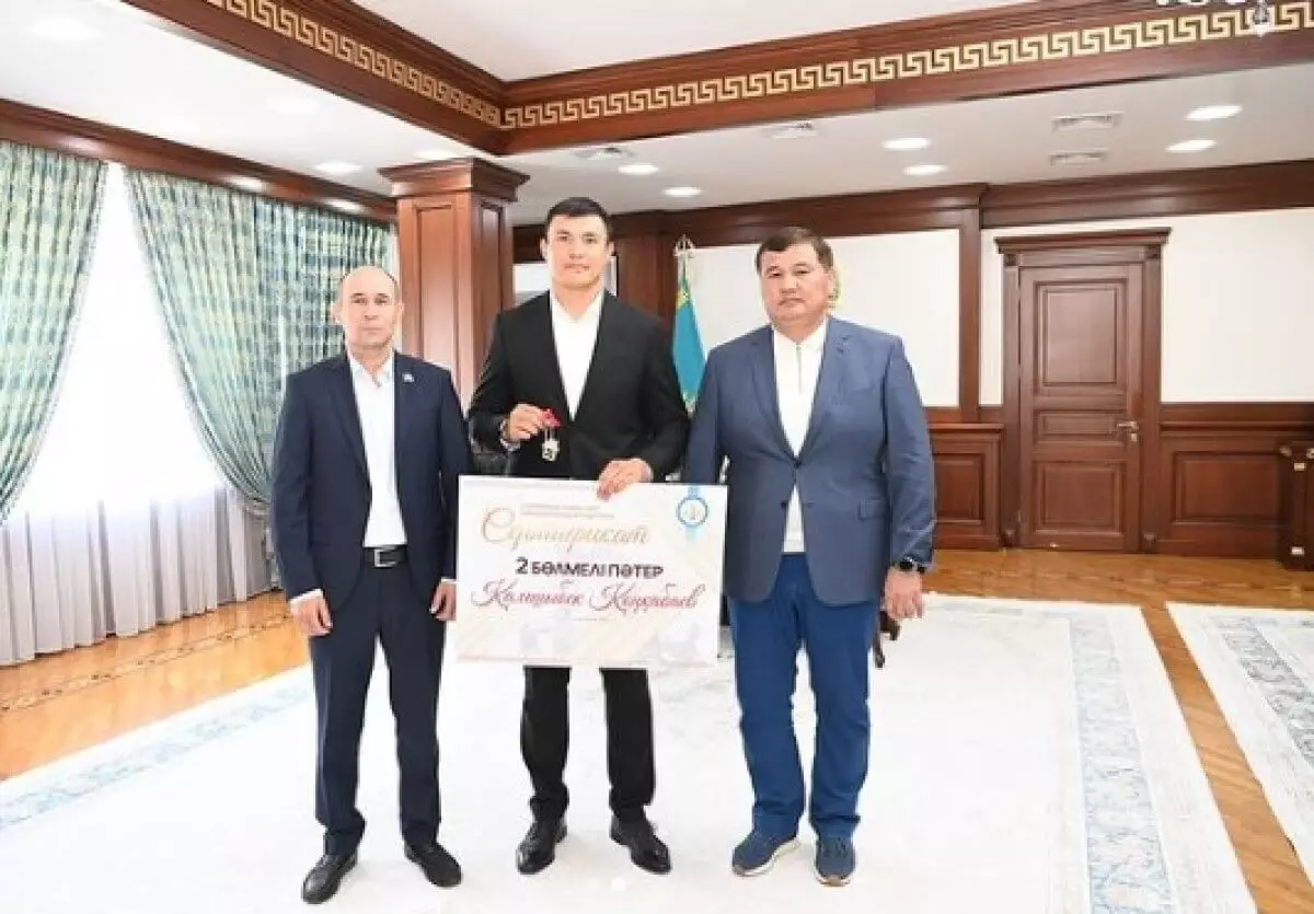 Казахстанскому боксеру подарили квартиру перед Олимпиадой