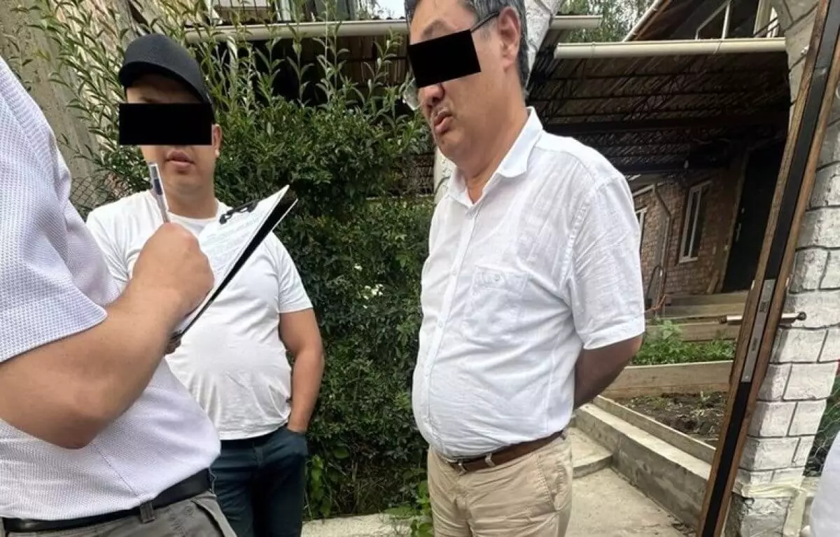 Судья пытался сбежать во время задержания и попал в ДТП в Кыргызстане