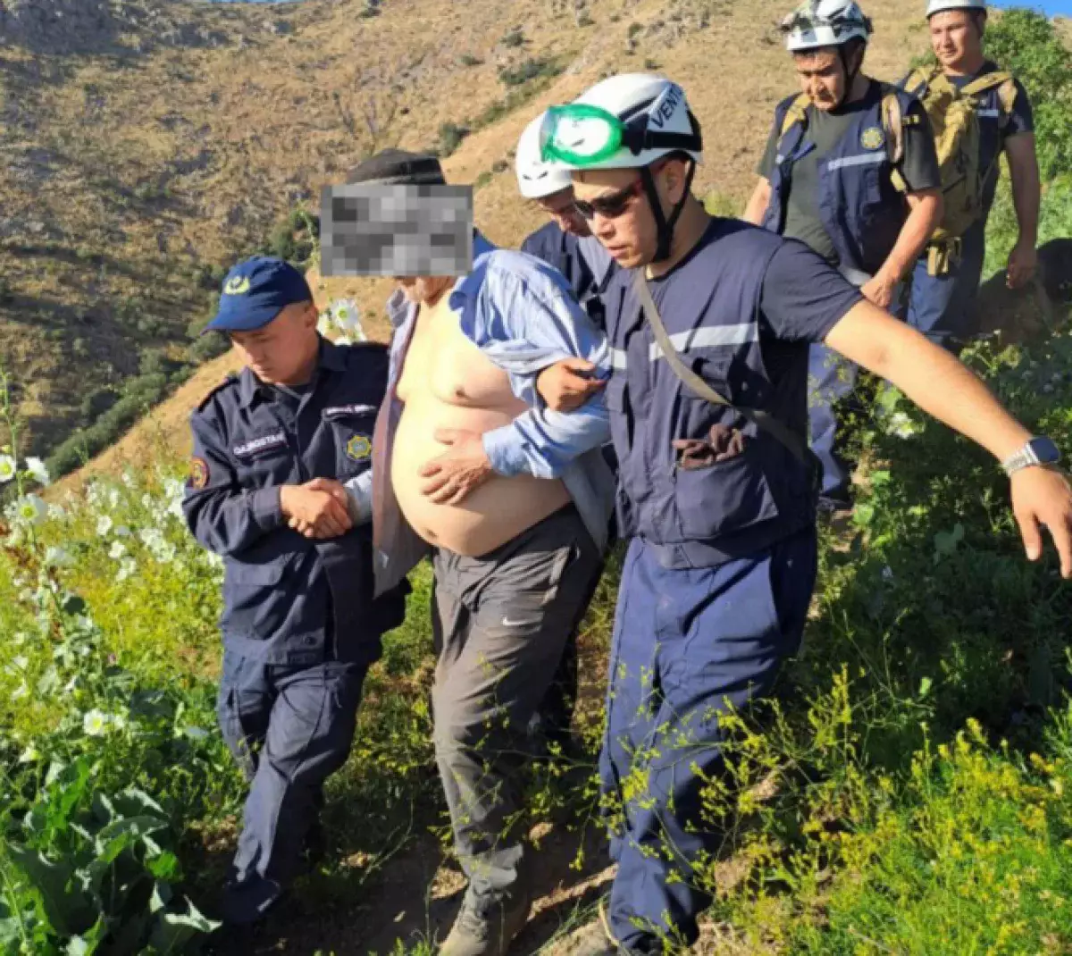 В Туркестанской области спасен пожилой турист, решивший покорить пик без подготовки