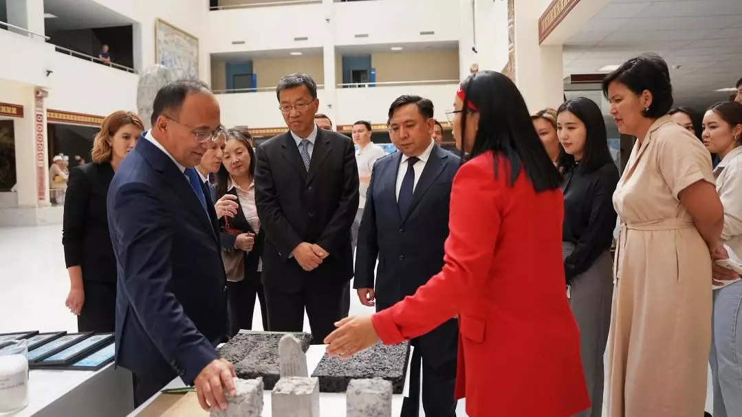 Вуз Астаны посетил министр образования Китая