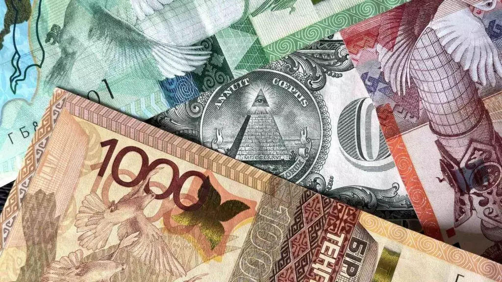 Сколько стоят доллар, евро и рубль в обменниках 5 июля
