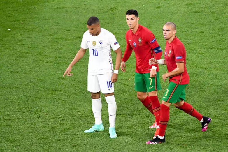 ЕУРО-2024: 1/4 финалдағы Франция - Португалия матчының тікелей трансляциясы