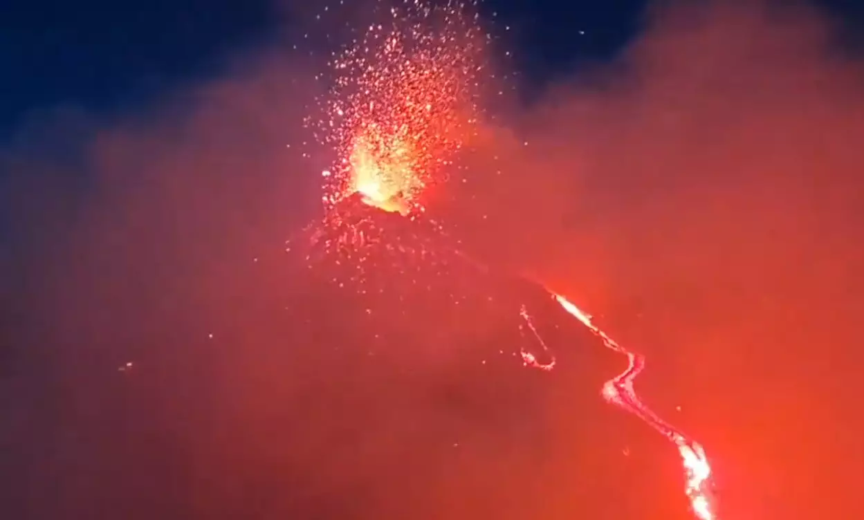 На видео попало извержение вулкана Этна