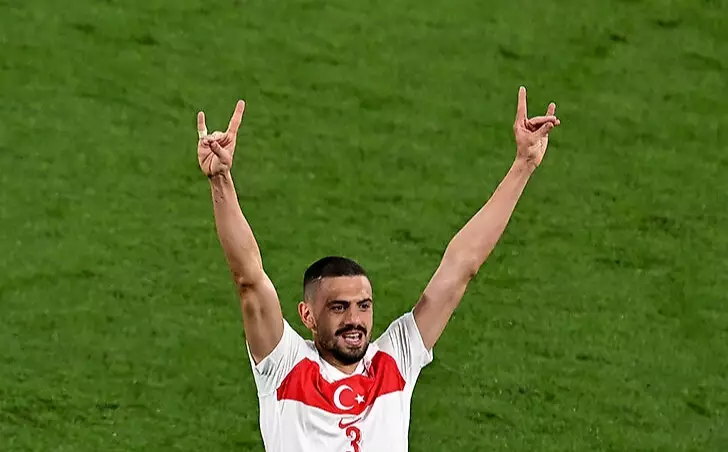 Турецкие болельщики собираются массово показать «волчье приветствие» на игре чемпионата Европы