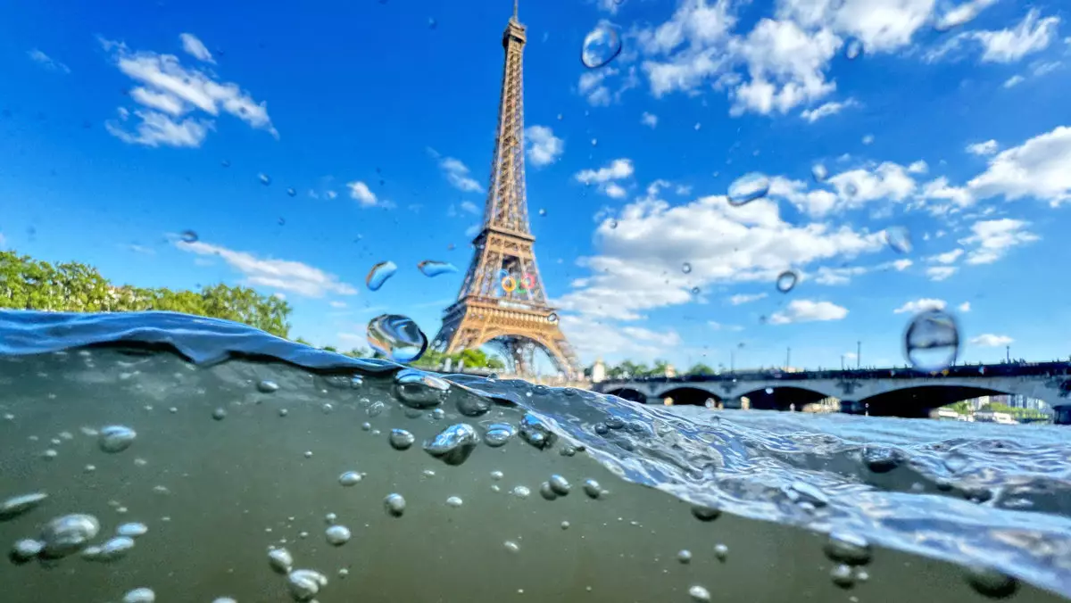 Американец устроил предолимпийский заплыв в фекальной Сене. Мэр Парижа сделает это 23 июля