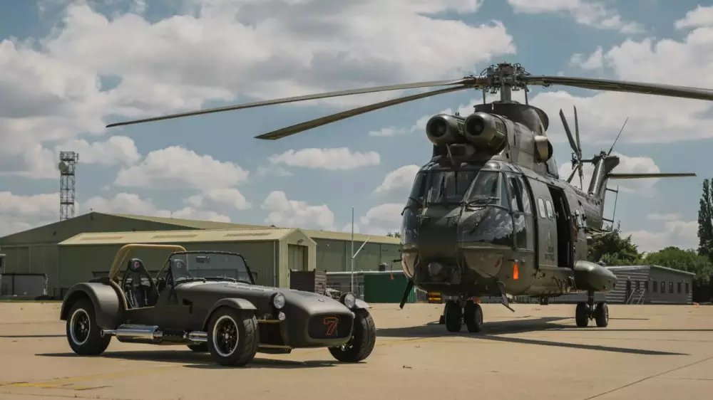 С молотка уйдет спорткар, построенный из деталей военного вертолета