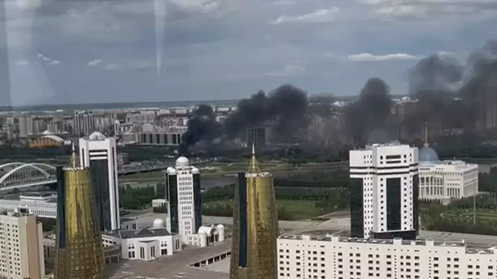 Астана орталығынан қою қара түтін шығып жатыр: видео