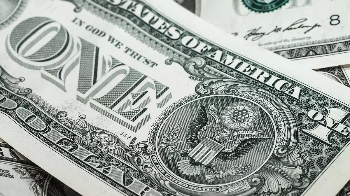 Доллар продолжил расти по отношению к тенге