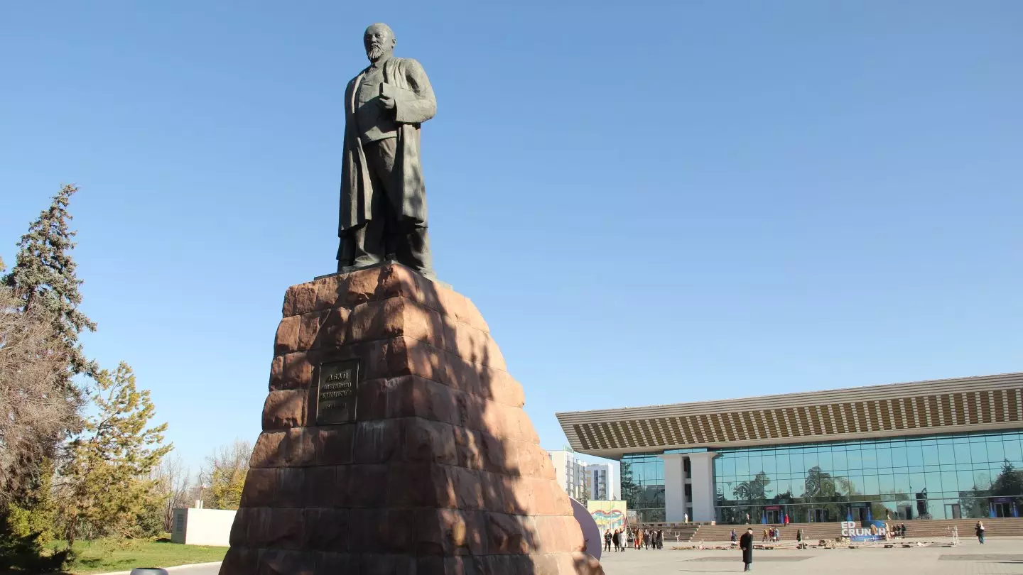 «Никто здесь не знает английский язык»: что думают туристы об Алматы
