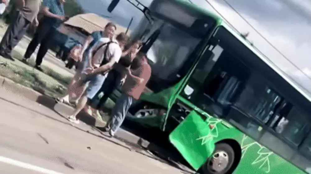 Очередное ДТП с автобусом в Алматы: пострадали 6 человек