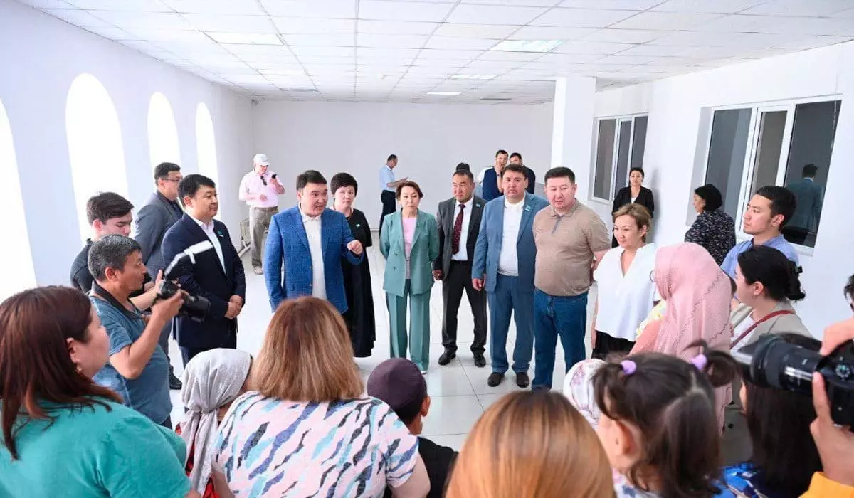 Депутаты Мажилиса встретились с пострадавшими от половодья жителями Актюбинской области
