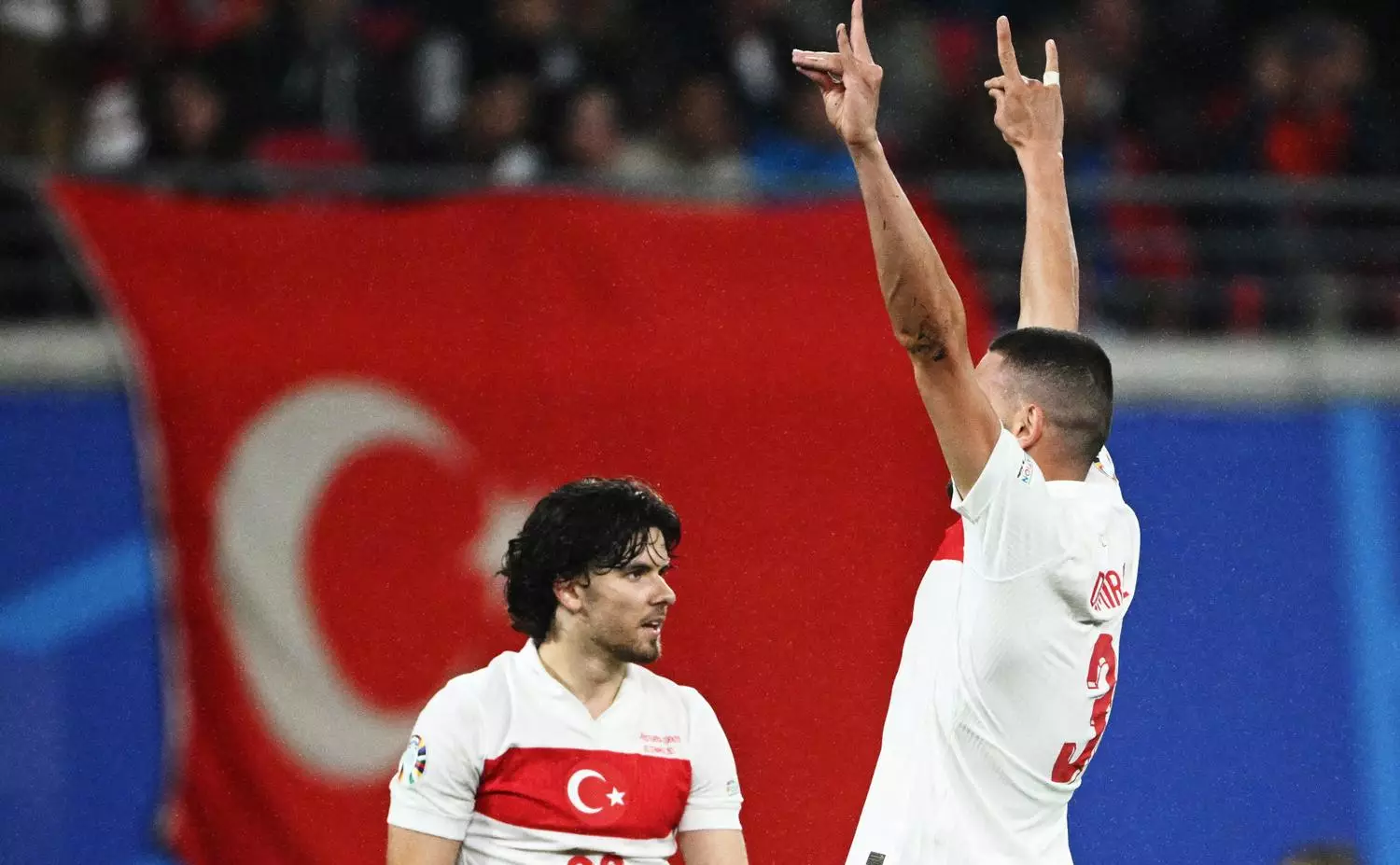 УЕФА наказал турка за националистический жест. Что происходит на Евро