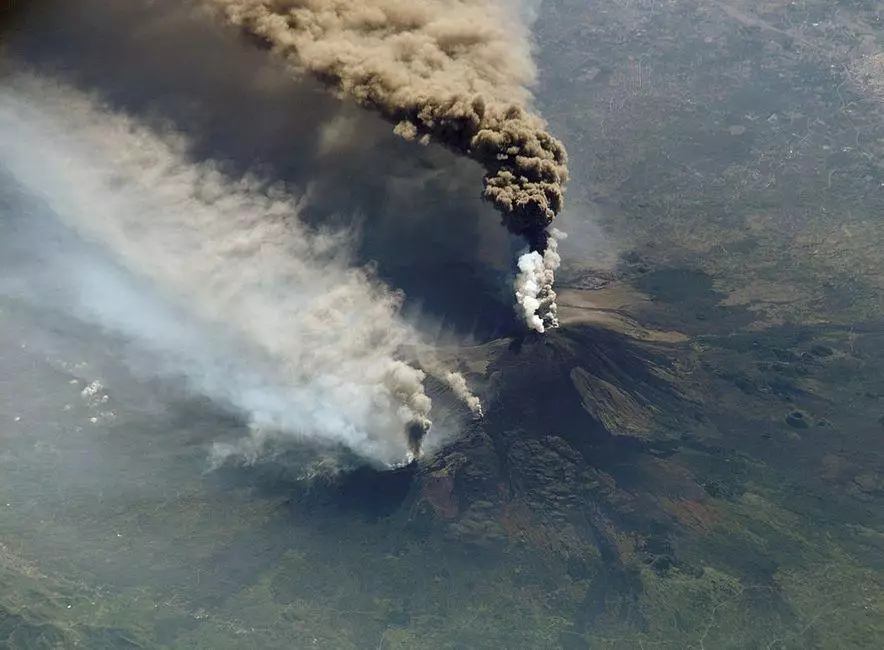 Извержение вулкана Этна: Безопасно ли ехать на Сицилию?