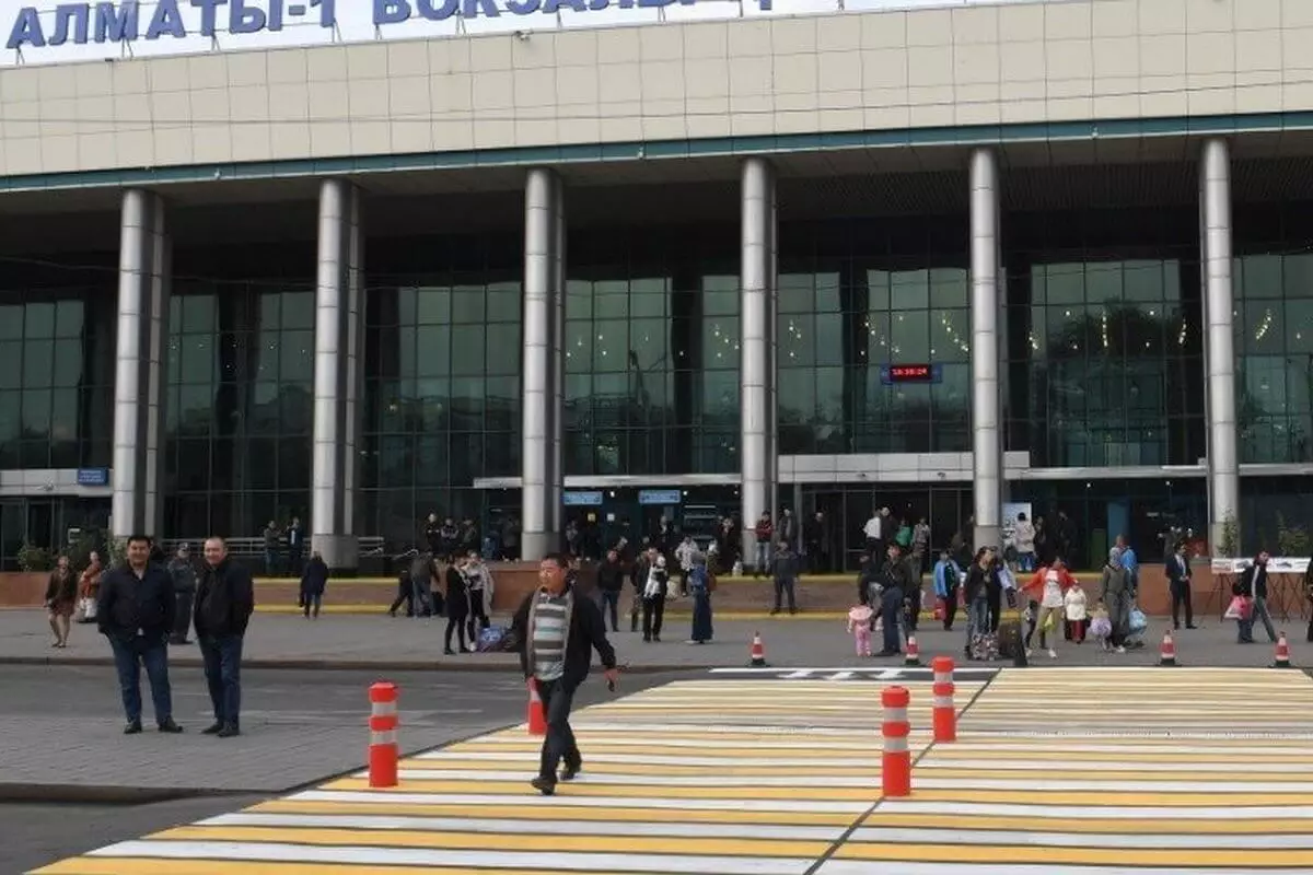Перекуп билетов: начальник вокзала Алматы отстранен от должности, идет следствие