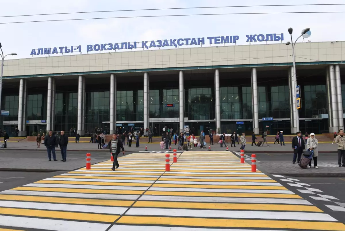 Незаконную перепродажу билетов выявили на вокзале в Алматы