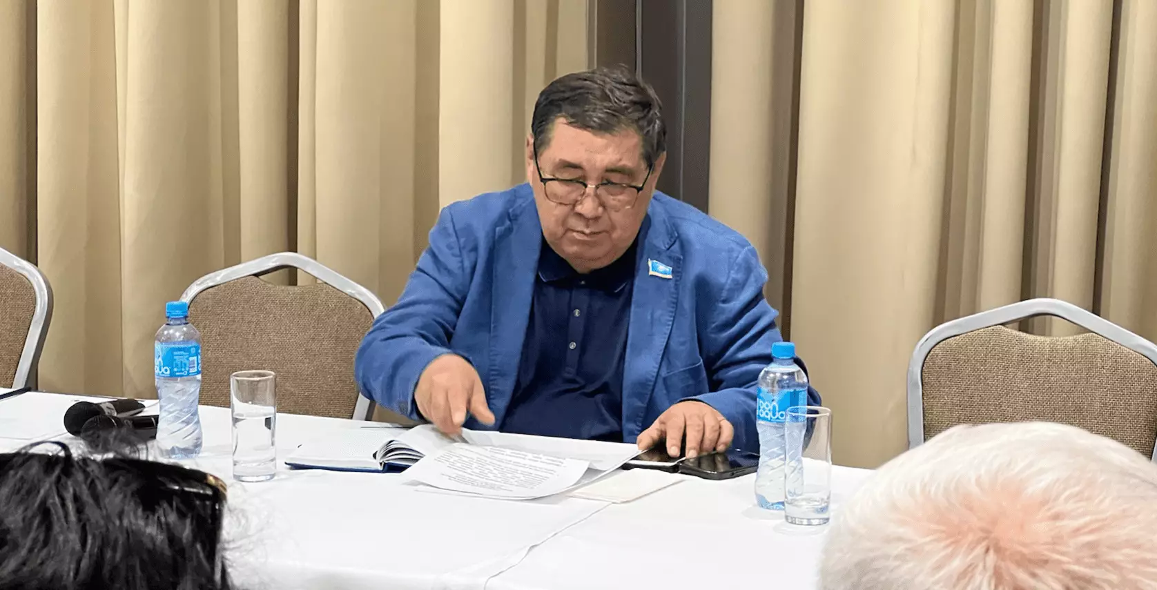 Депутат Ермурат Бапи провел первую летнюю встречу c избирателями в Алматы