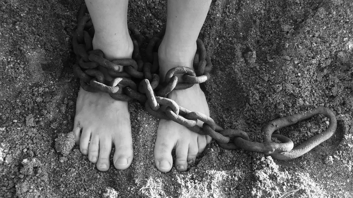 Президент Казахстана подписал закон о противодействии торговле людьми