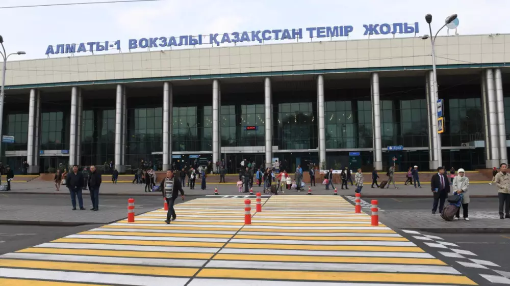 Начальника одного из вокзалов Алматы отстранили после проверки