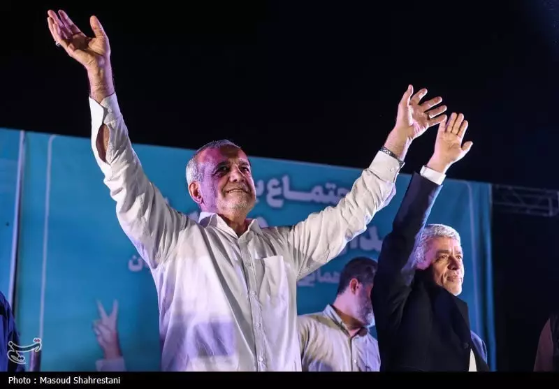 На выборах президента в Иране победил реформатор Масуд Пезешкиан
