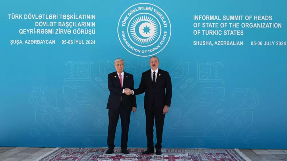 Президент Азербайджана встретил Токаева перед началом саммита Организации тюркских государств