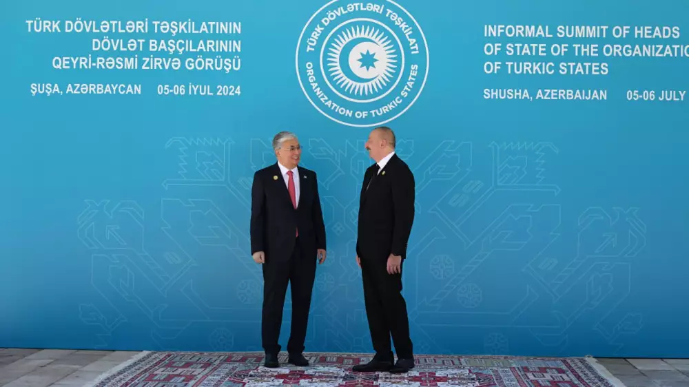 Түркі мемлекеттері ұйымының бейресми саммиті: Тоқаевты Әзербайжан президенті қарсы алды