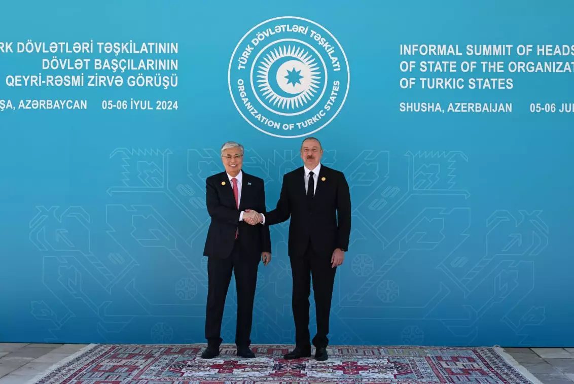 Перед саммитом Токаева встретил президент Азербайджана