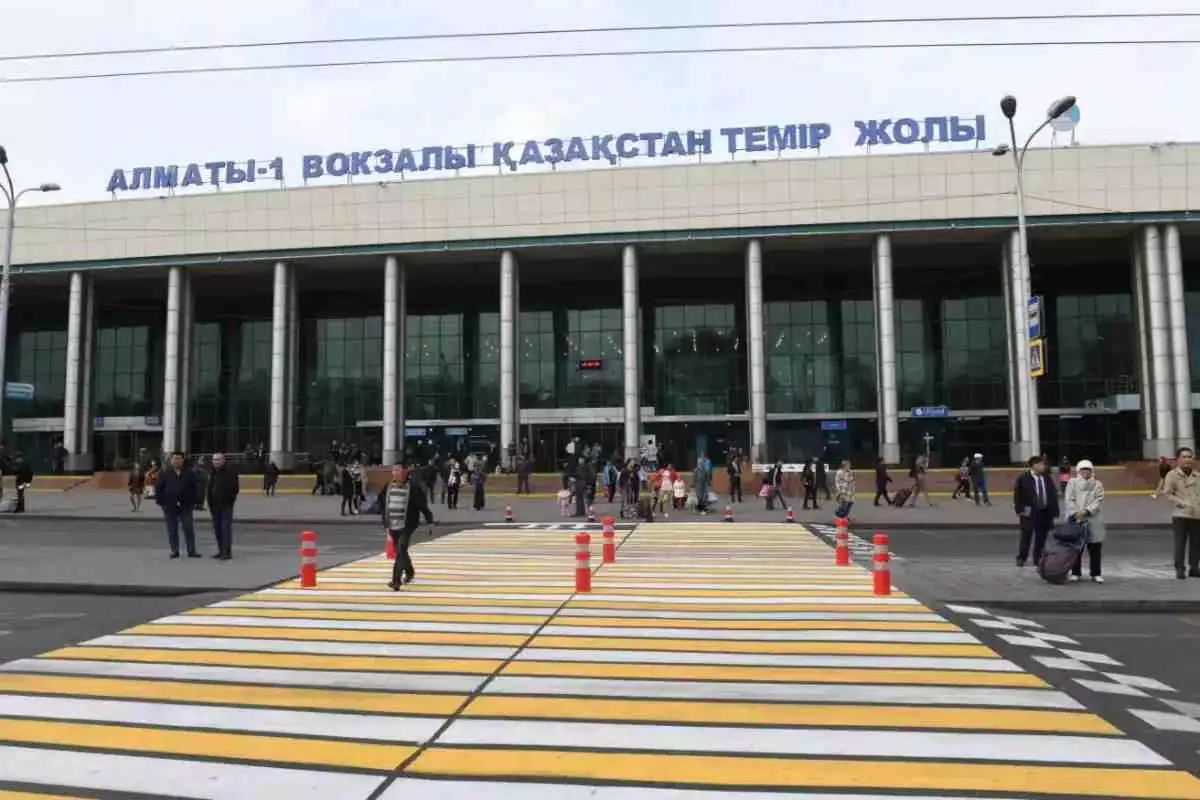 Билеттерді заңсыз cату ісіне байланысты Алматыда вокзал басшысы жұмыстан шеттетілді