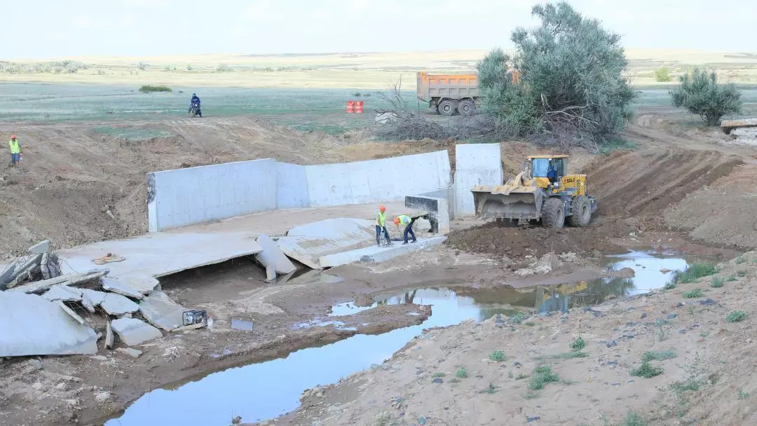Косемскую плотину заново ремонтируют в Актюбинской области