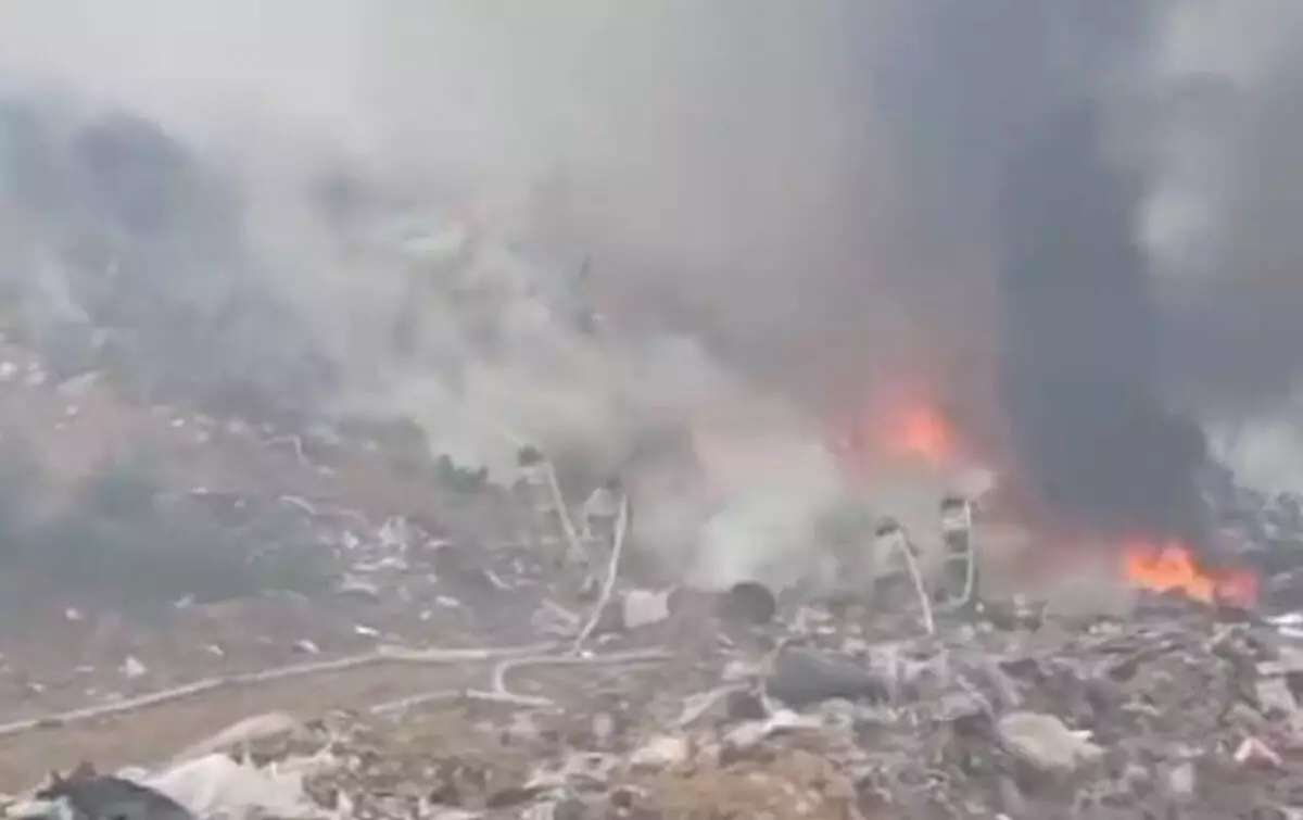 Пожар вспыхнул на мусорном полигоне в Астане (ВИДЕО)
