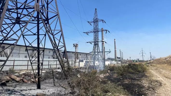 В Ташкенте в результате пожара пострадали опоры ЛЭП