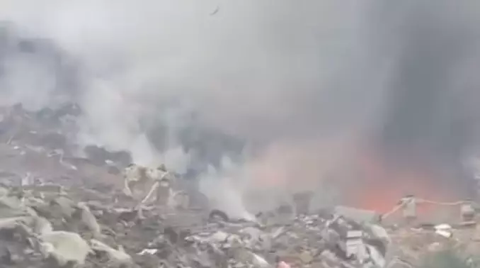 Второй раз за две недели горит полигон ТБО в Астане