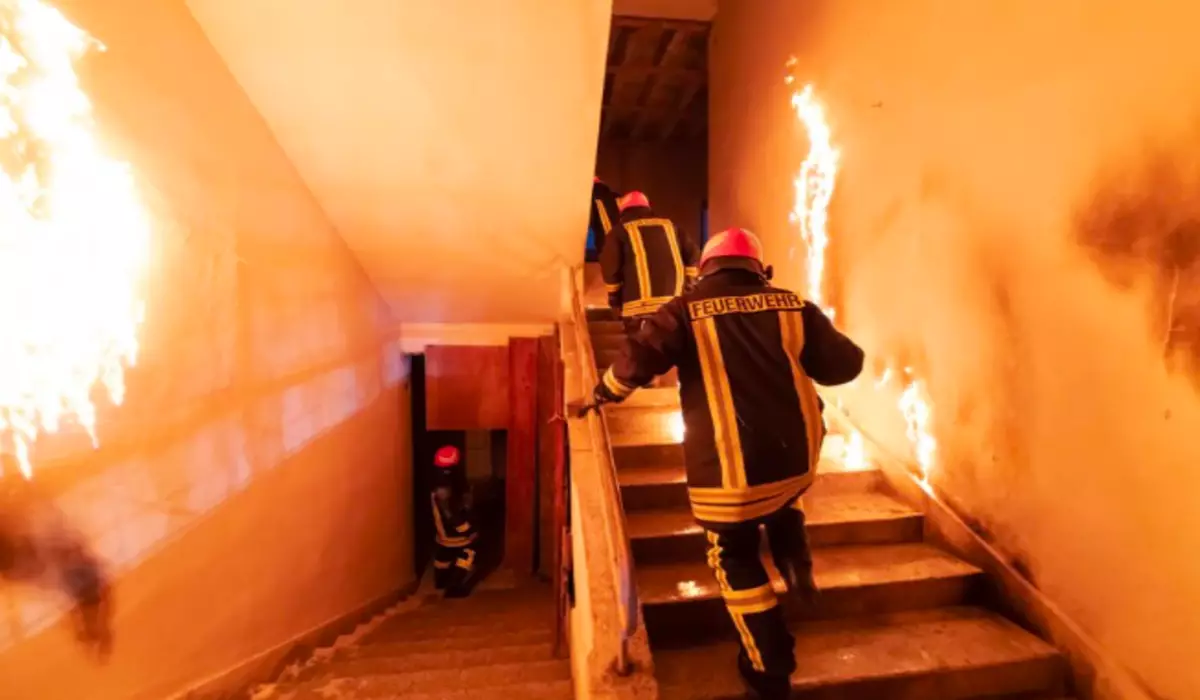 Крупный пожар тушили в одном из банных комплексов Алматы