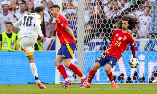 Почему судья не назначил пенальти в матче Германия — Испания? Найдено объяснение