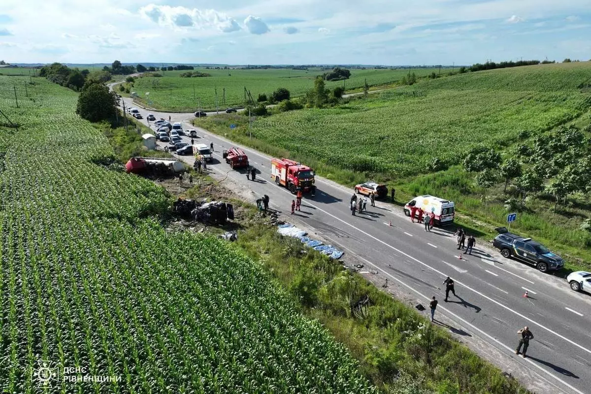 В Украине 14 человек погибли в ДТП маршрутки с грузовиком (ВИДЕО)