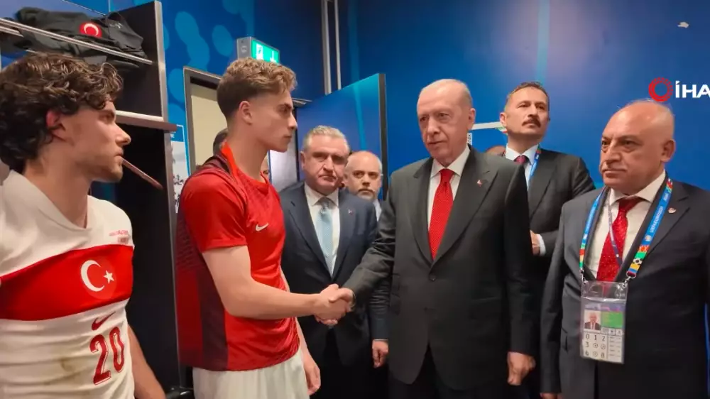 Эрдоган утешил в раздевалке футболистов сборной Турции после поражения от Нидерландов