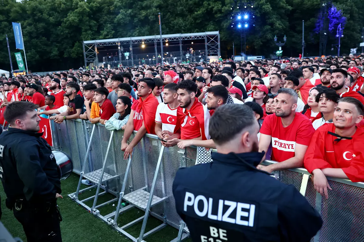Турецкие и голландские фанаты подрались в Берлине после четвертьфинала Евро-2024