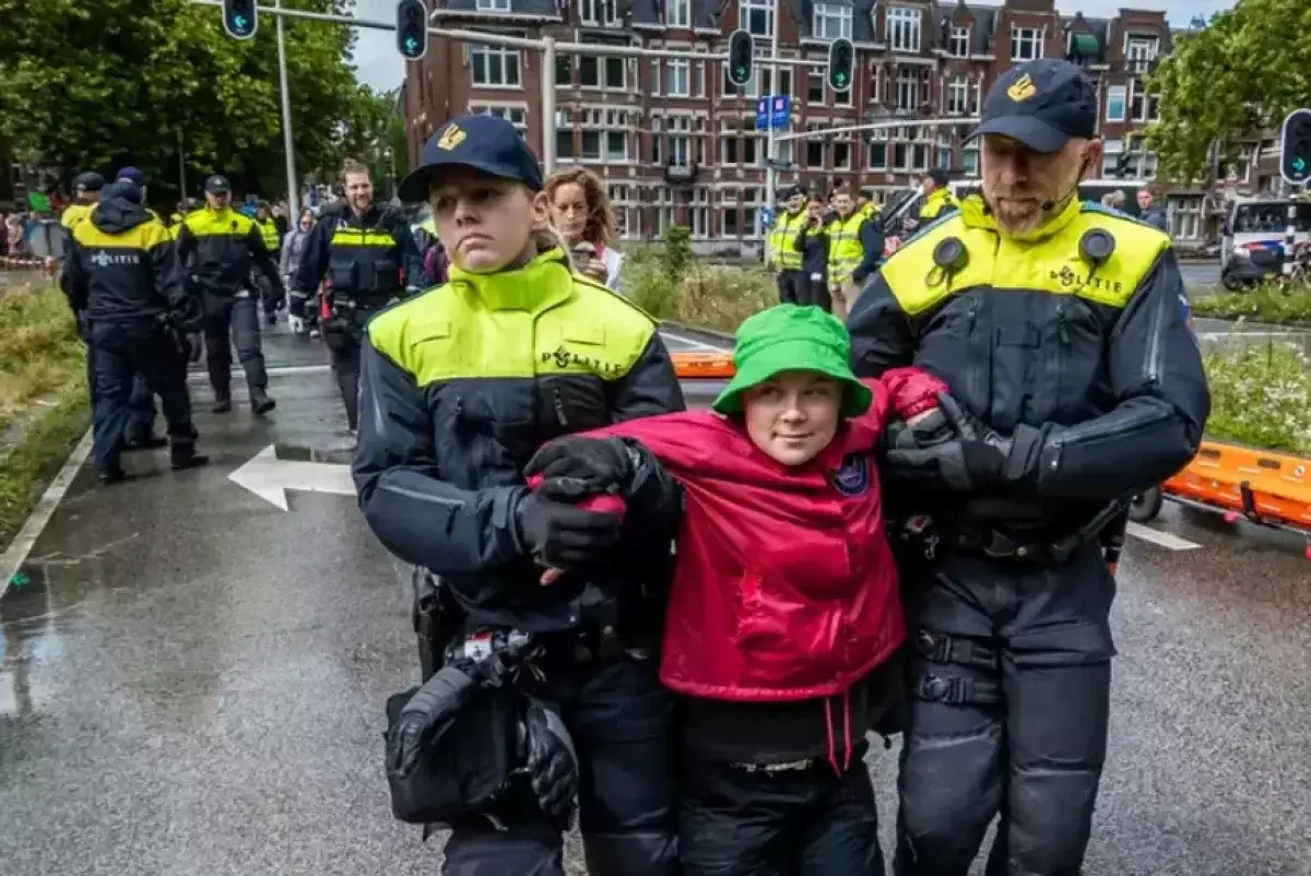 Грета Тунберг задержана на акции протеста в Гааге