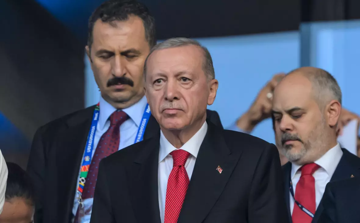 Эрдоган заявил, что УЕФА санкциями к игроку сборной бросил тень на Евро