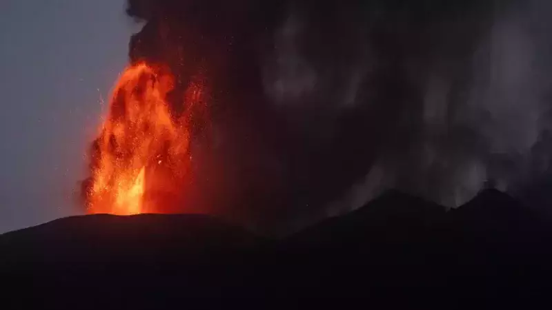 Самый высокий действующий вулкан в Европе вновь извергается