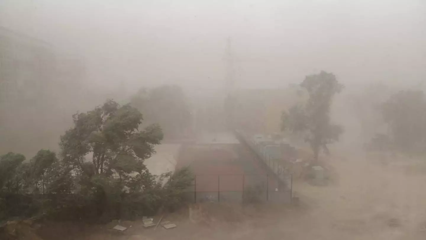 Пыльная буря накрыла запад страны
