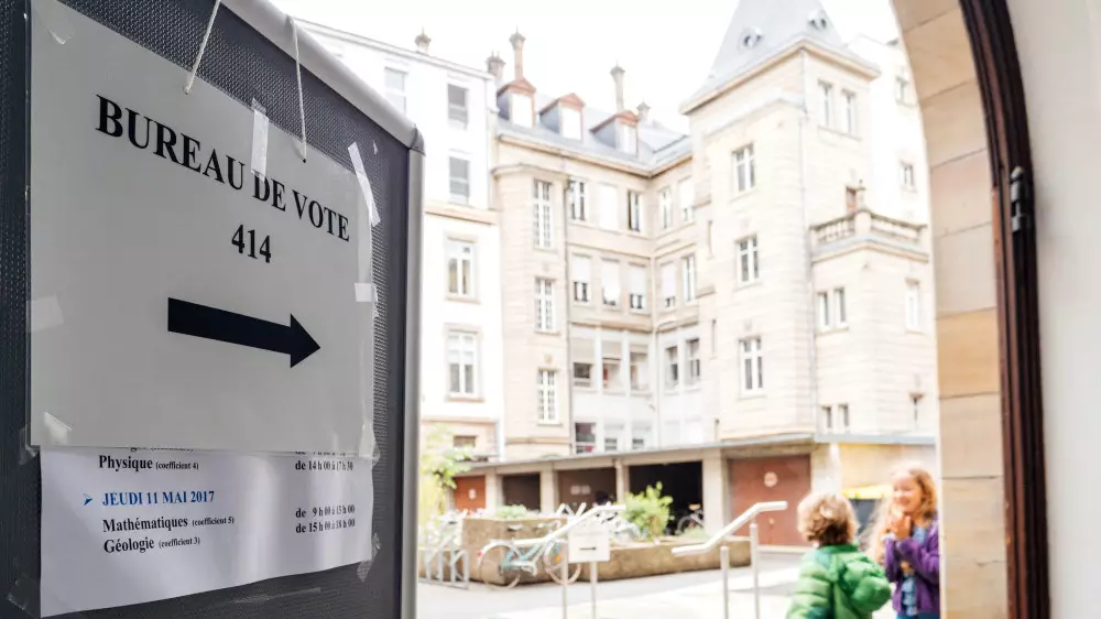 При рекордной явке состоялись досрочные парламентские выборы во Франции