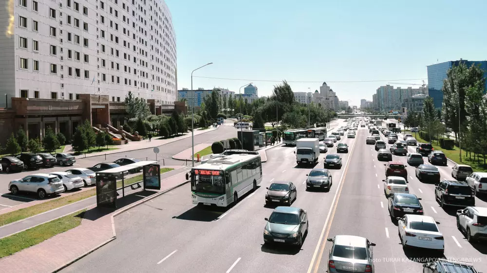 Схемы движения нескольких автобусов временно изменили в Астане
