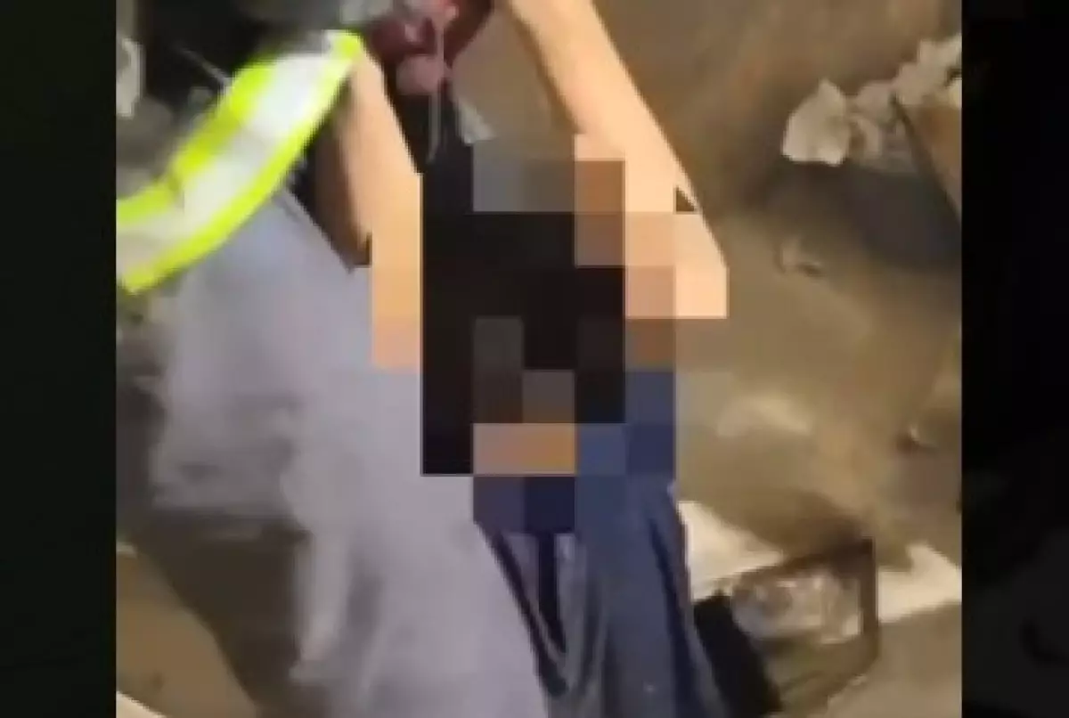 Подросток провалился в четырехметровую яму в Туркестане