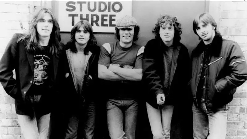 26 платин — новое достижение AC/DC и их самого кассового альбома «Back In Black»