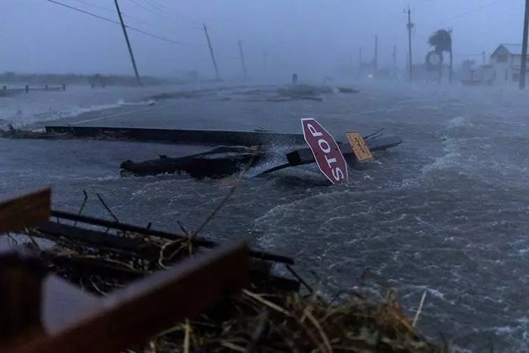 Ураган "Берил" обрушился на штат Техас, 4 человека погибли
