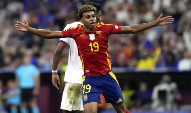 16-летний футболист переписал историю Евро-2024, превзойдя Роналду