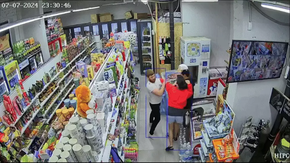 Избиение астанчанки в магазине попало на видео