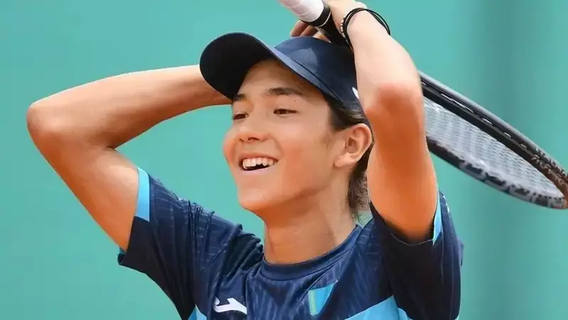 Казахстанский теннисист с победы стартовал на юношеском "Уимблдон-2024"