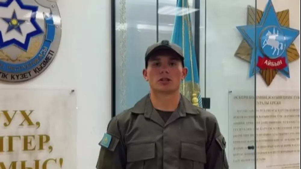 На присягу не смогли приехать родные: героя видео перевели в Президентский полк